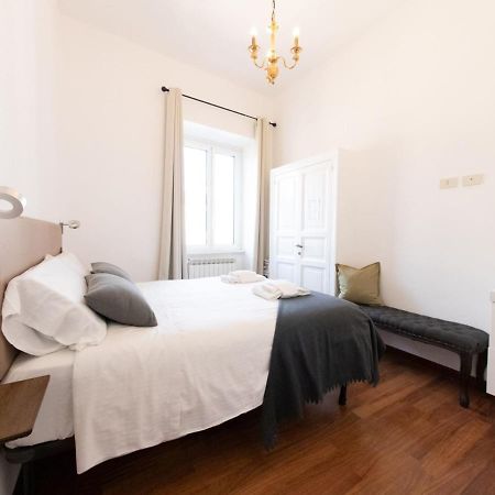 The Best Rent - Three-Bedroom Apartment Close To Colosseo Roma Exterior foto