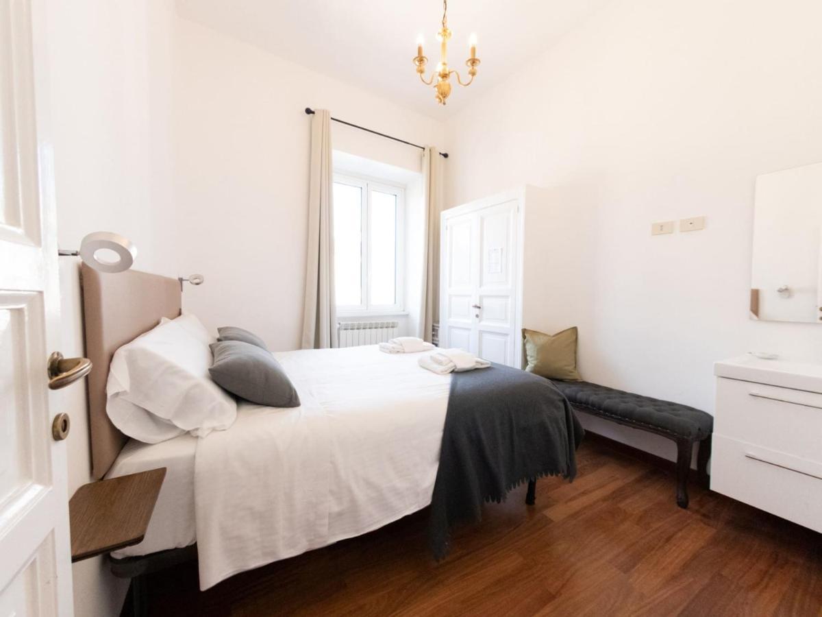 The Best Rent - Three-Bedroom Apartment Close To Colosseo Roma Exterior foto